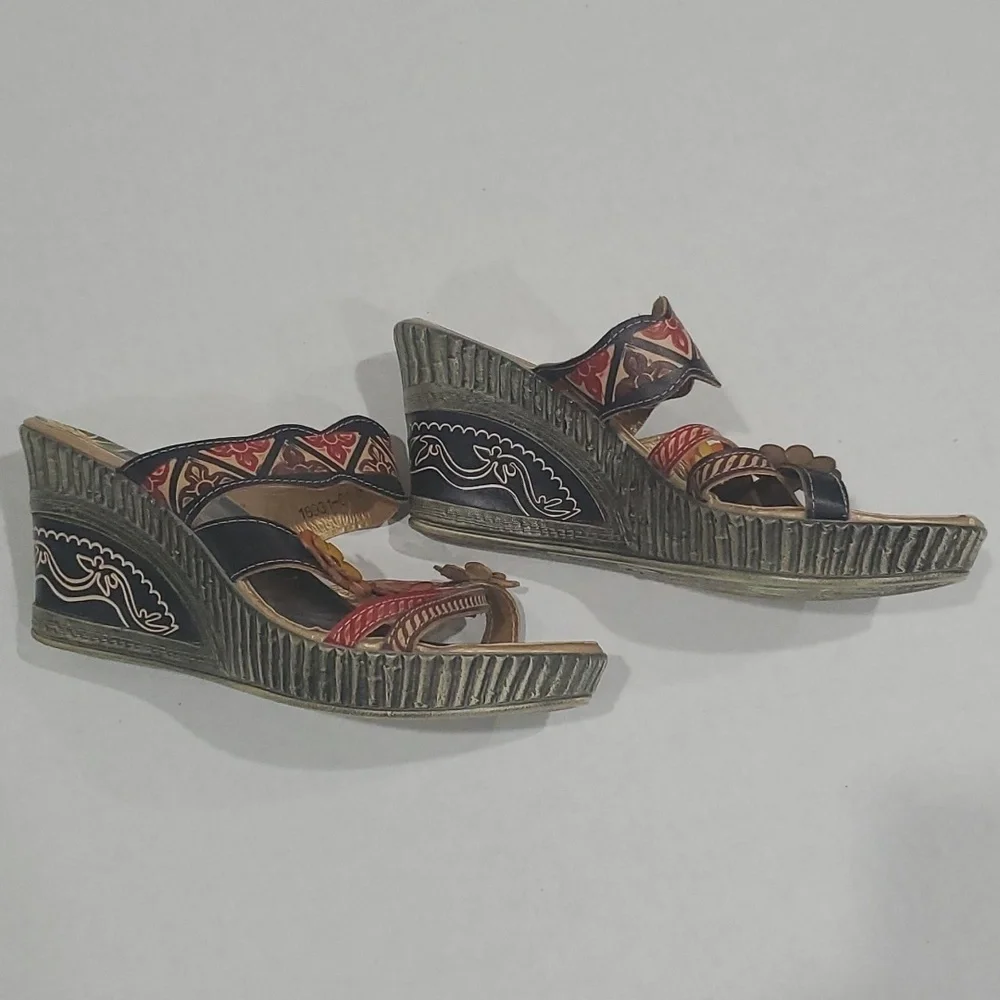 Via Veneto Leather Floral Boho Wedge Heels Size 8